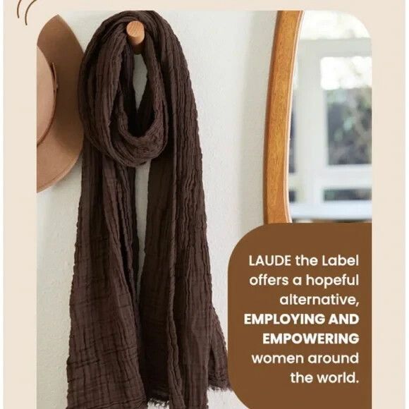 NWT~LAUDE the Label Bubble Gauze Scarf in Carob Chocolate Brown Wrap NEW! - Picture 3 of 15